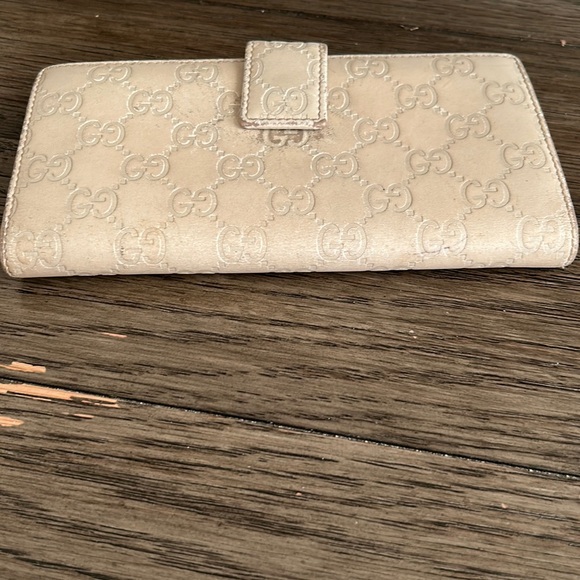 GUCCI Ivory Guiccissima Leather Wallet - Picture 5 of 16